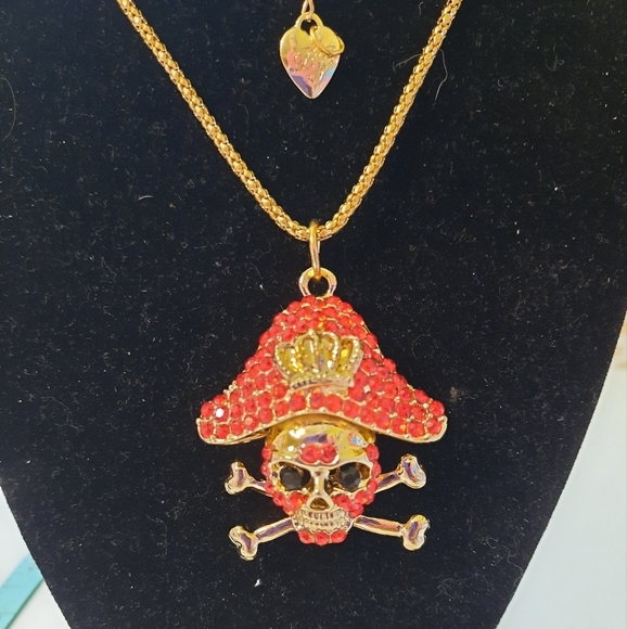 New Betsey Johnson Gold and Red Pirate Pendant Necklace - Picture 8 of 11